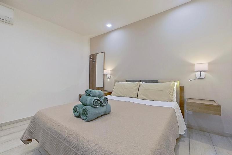 Standard Double Room image 2