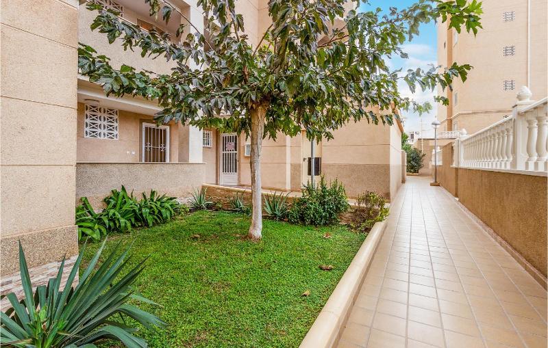 Awesome Apartment In Torrevieja With Wifi - image 11
