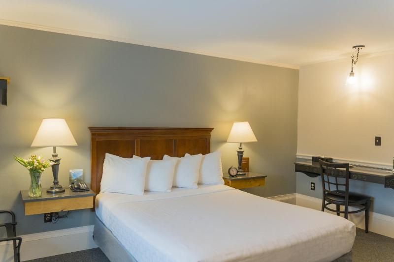 Standard Queen Room image 1