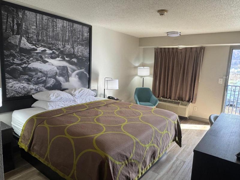 King Room - Non-Smoking image 3