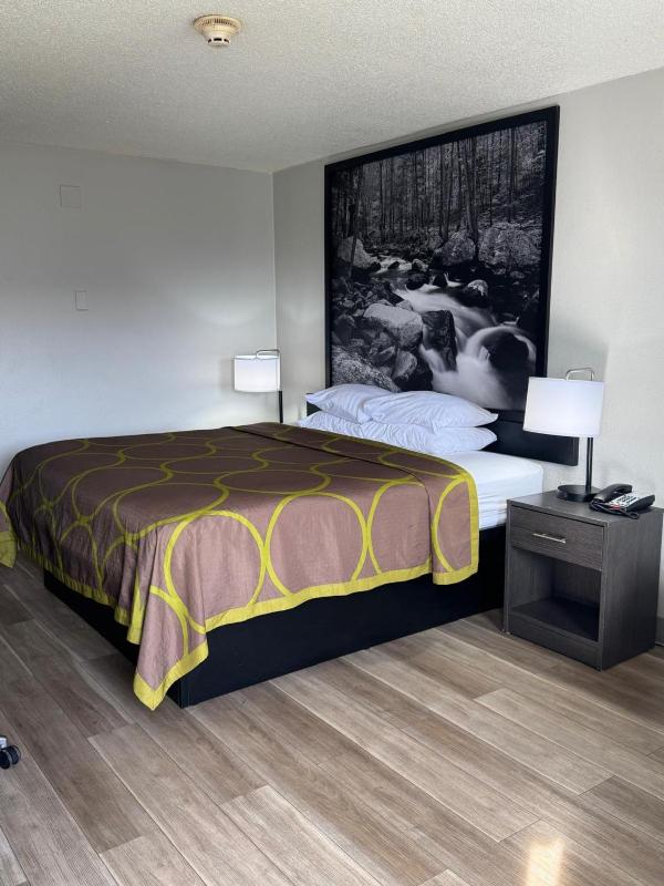 King Room - Non-Smoking image 2