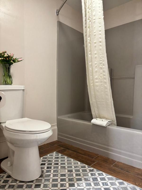 Standard Queen Room with Two Queen Beds image 3