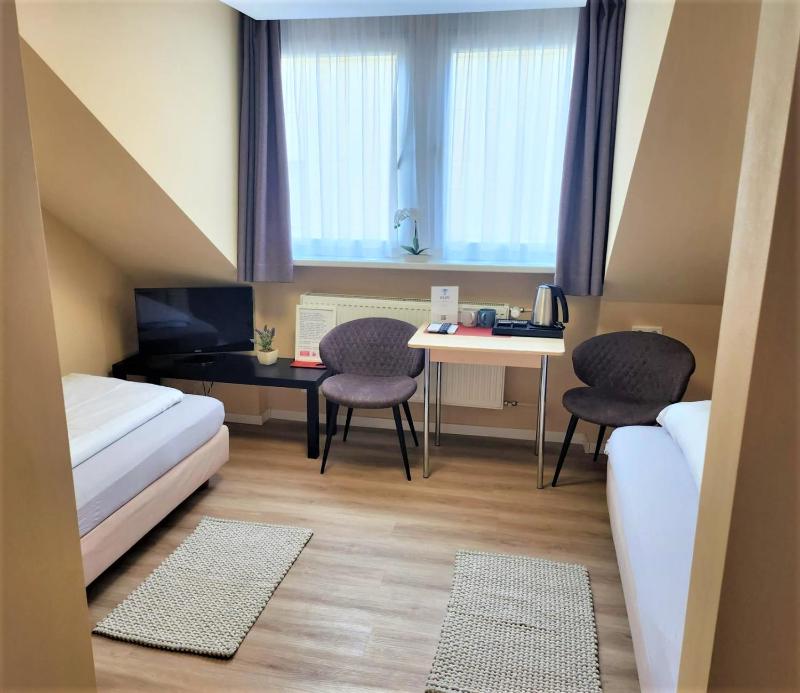 Economy Double Room image 4