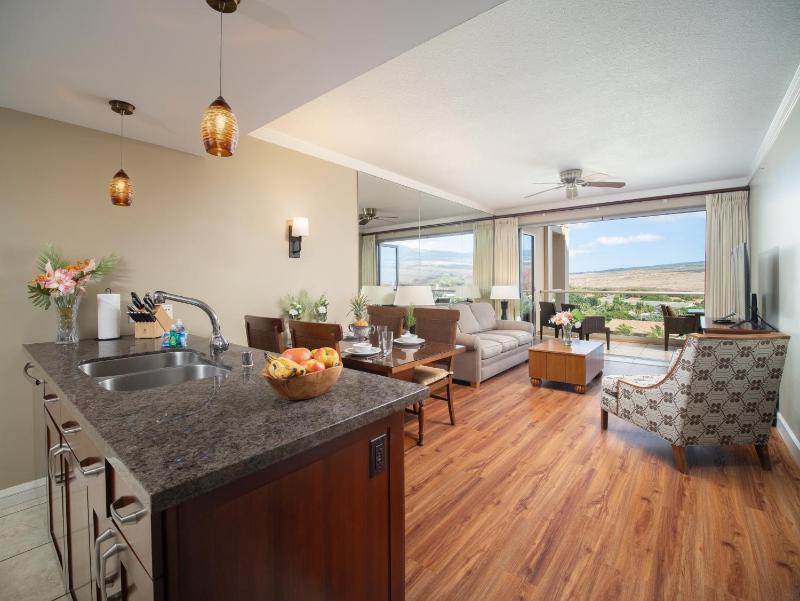 Ninth-Floor Mountain View Suite and Expansive Lanai at Honua Kai - image 1