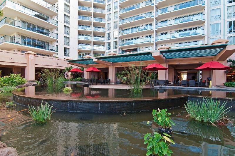 Ninth-Floor Mountain View Suite and Expansive Lanai at Honua Kai - image 5