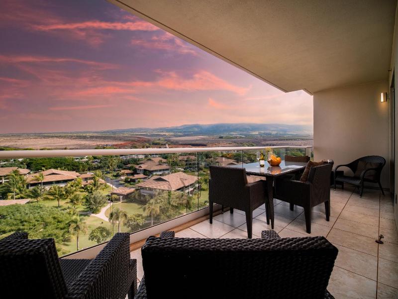 Ninth-Floor Mountain View Suite and Expansive Lanai at Honua Kai - image 6