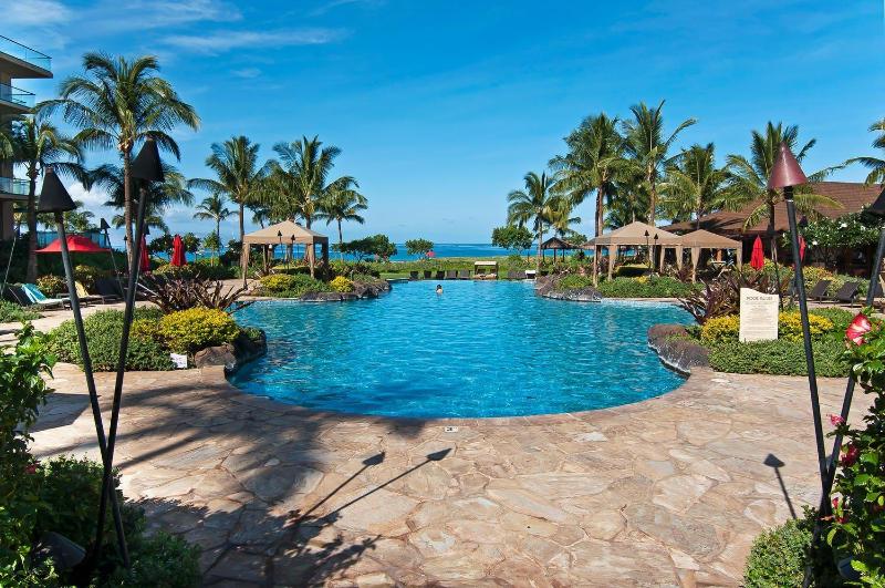 Ninth-Floor Mountain View Suite and Expansive Lanai at Honua Kai - image 9
