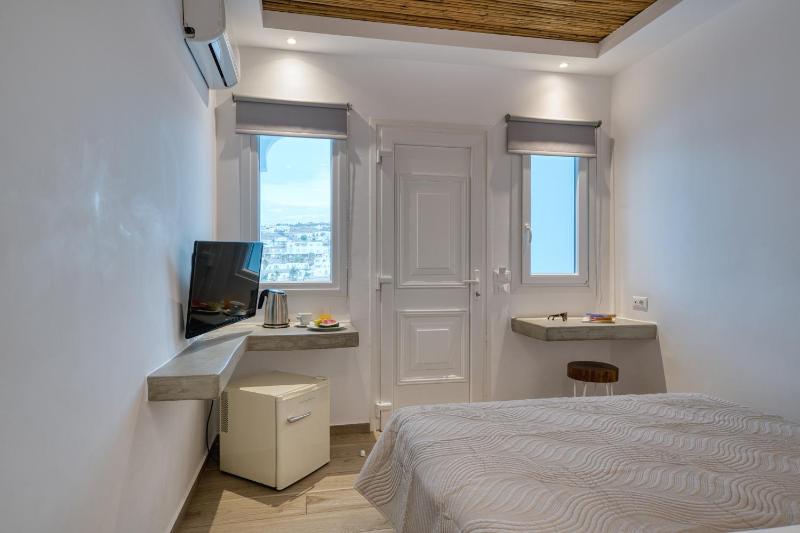 Standard Double Room image 2