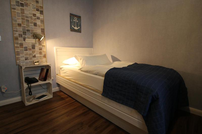 Single Room image 3