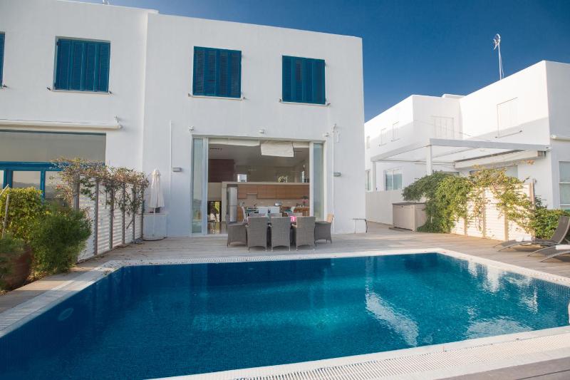 Leana Front Line Villa - image 7