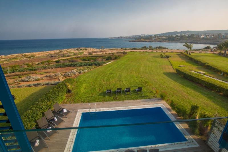 Leana Front Line Villa - image 3