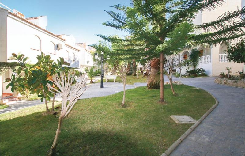 Amazing Home In Gran Alacant With Swimming Pool - image 5