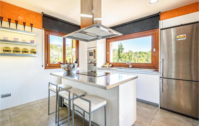 Three-Bedroom Holiday Home  image 1