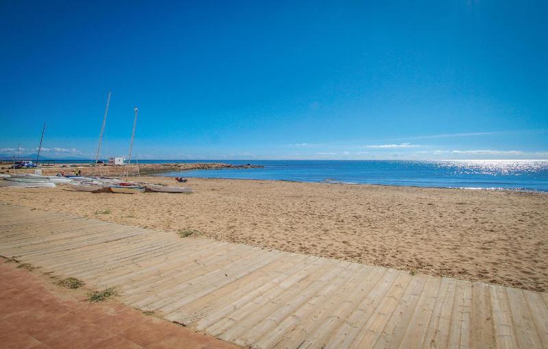 Amazing Apartment In Torrevieja With Wifi - image 16