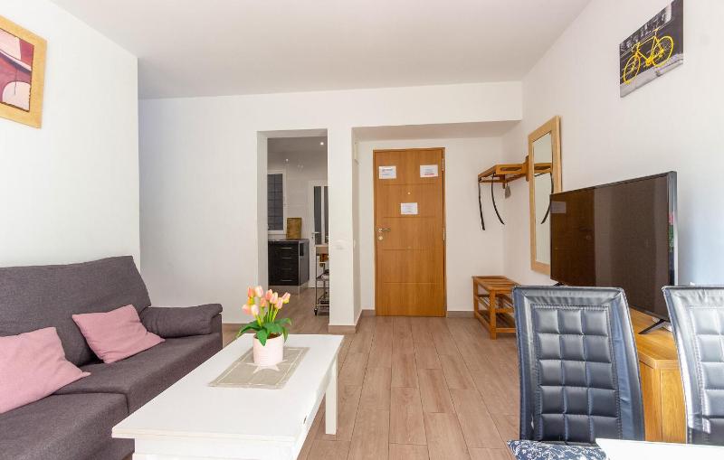 Amazing Apartment In Torrevieja With Wifi - image 3