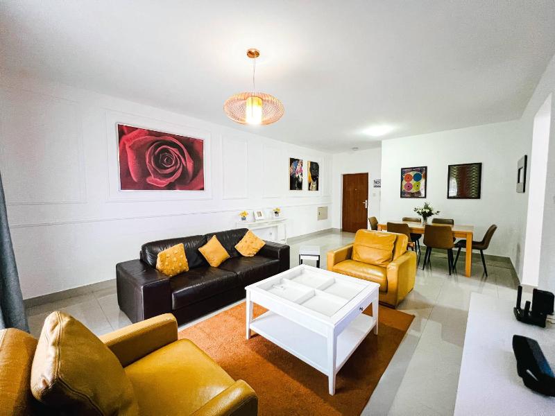 3 Bed Apartment - Sleeps 6 - Free Parking - image 9