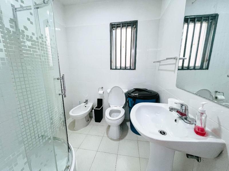 3 Bed Apartment - Sleeps 6 - Free Parking - image 10