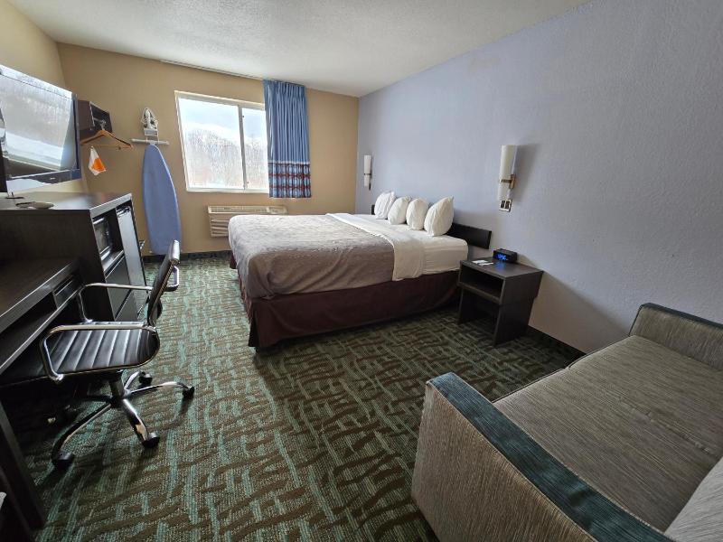 One Room Executive King Suite with Wet Bar - Non Smoking image 3