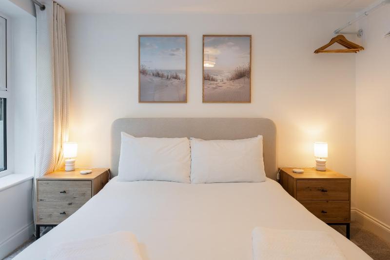 Beach Vibes Garden Apartment Close to Town Centre & Beach - image 23