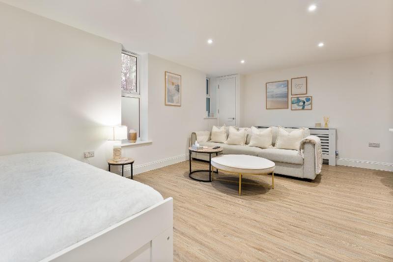 Beach Vibes Garden Apartment Close to Town Centre & Beach - image 13