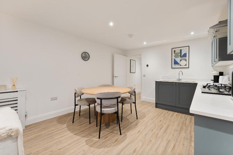 Beach Vibes Garden Apartment Close to Town Centre & Beach - image 20