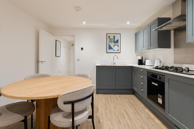 Beach Vibes Garden Apartment Close to Town Centre & Beach - image 18