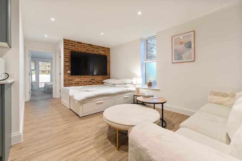 Beach Vibes Garden Apartment Close to Town Centre & Beach - image 15