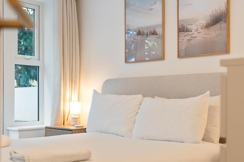 Beach Vibes Garden Apartment Close to Town Centre & Beach - image 3