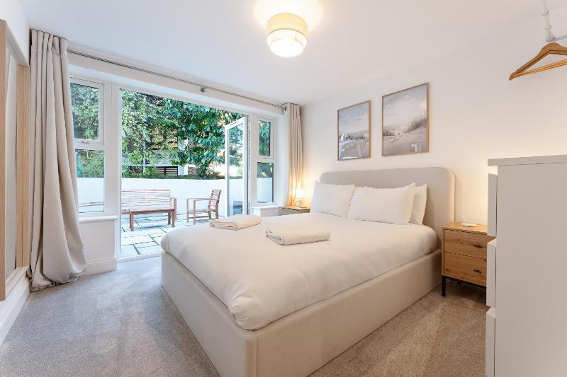 Beach Vibes Garden Apartment Close to Town Centre & Beach - image 8
