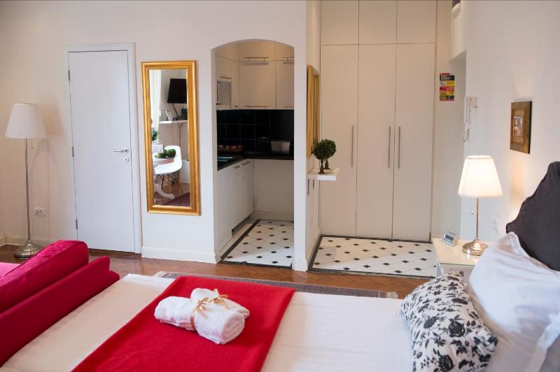 Studio Apartment image 2