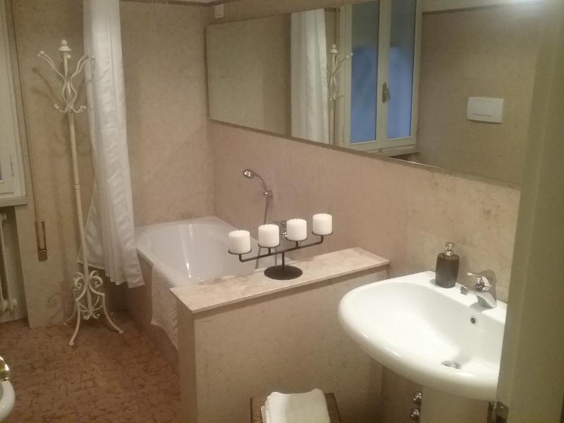 Double Room with Private External Bathroom image 2