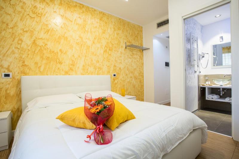 Standard Double Room image 4