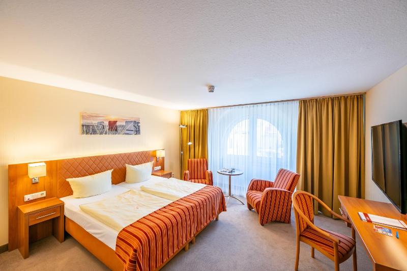 Double Room image 4