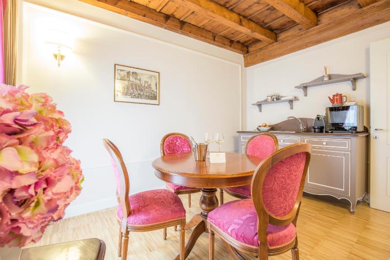 One-Bedroom Apartment image 3