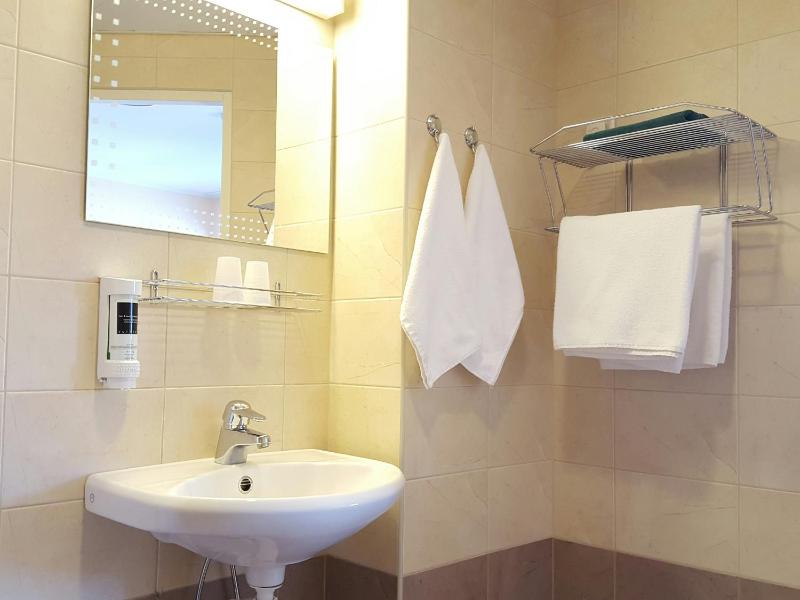 Double or Twin Room image 2