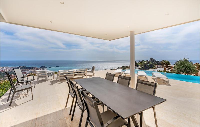 Luxurious Home In Granada - image 33