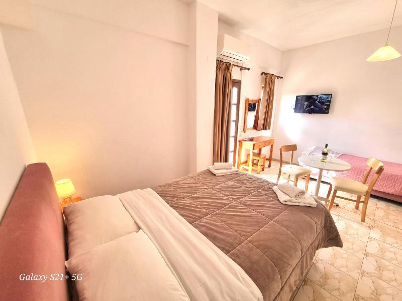 Triple Room with Garden View image 1