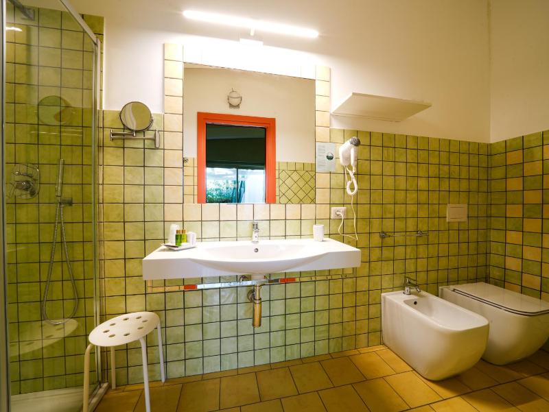 Double Room image 4