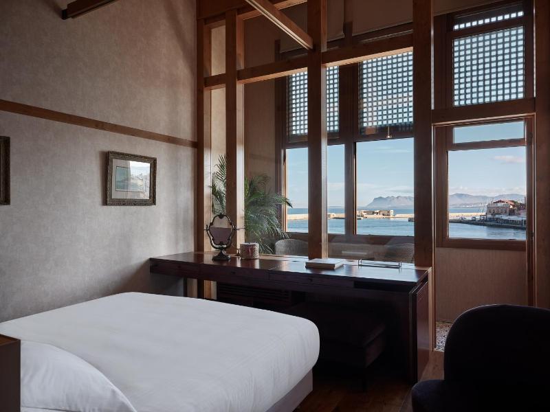 Honeymoon Suite with Internal Balcony and Sea View image 3