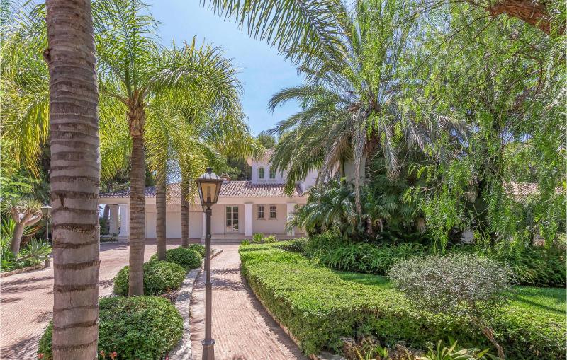Luxurious Home In Málaga - image 34