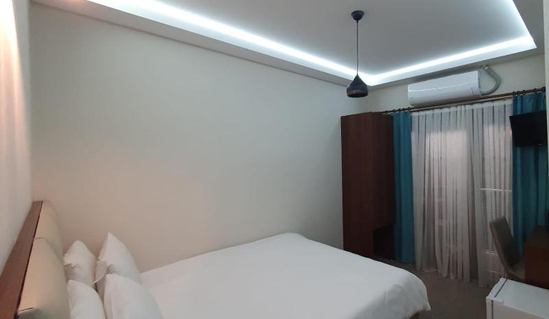 Standard Double Room image 2