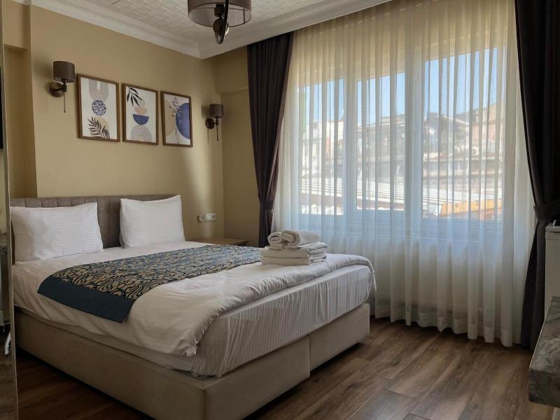 Double Room with Sea View image 4