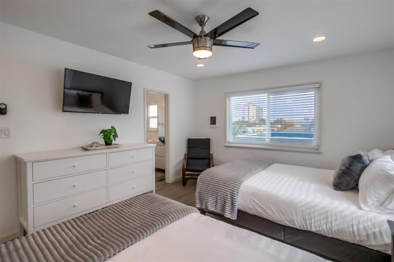 Mermaid's Penthouse - image 4
