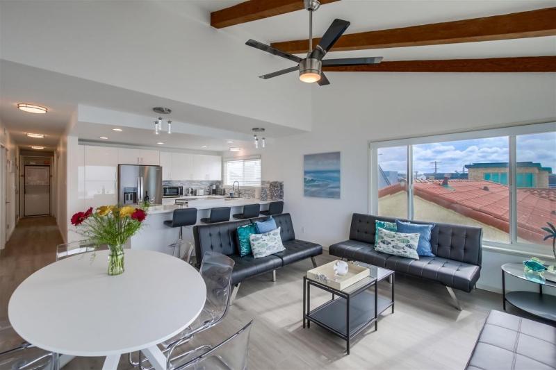 Mermaid's Penthouse - image 5