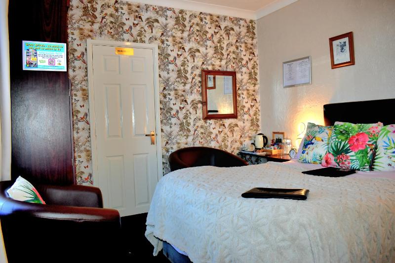 Double Room image 3
