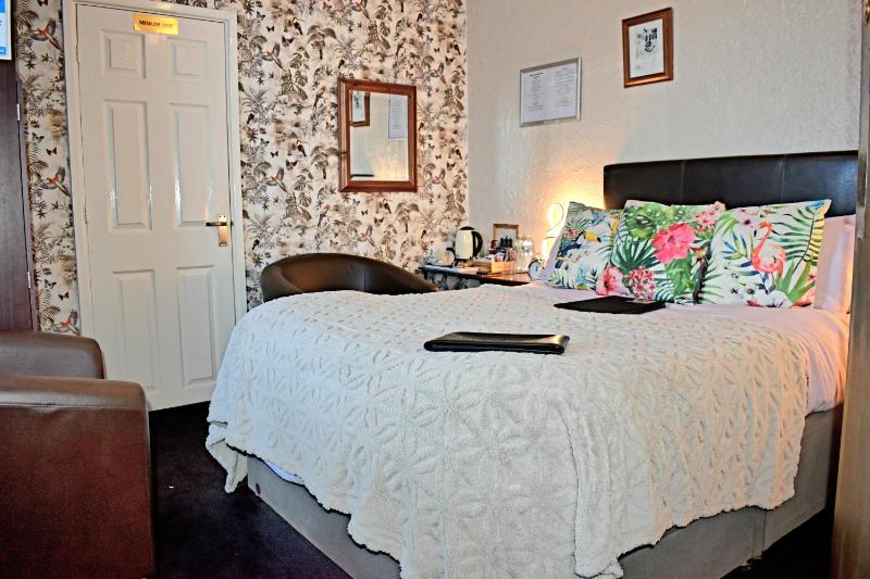 Double Room image 4