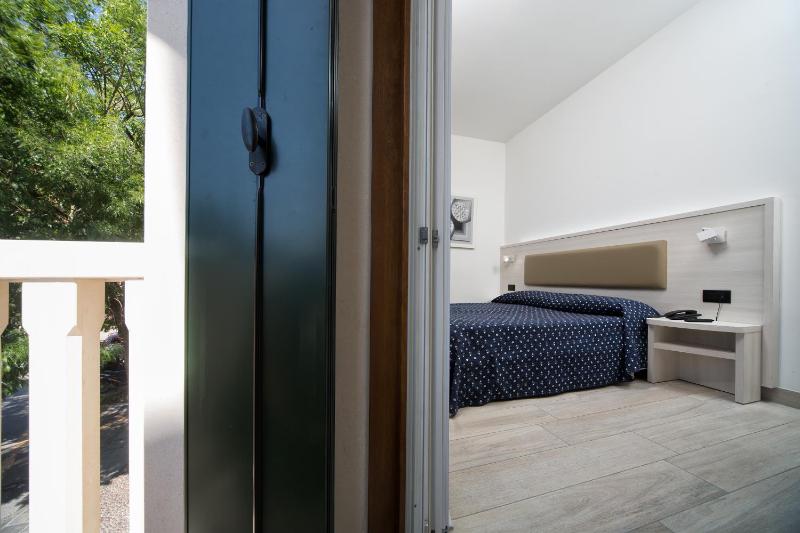 Double Room image 1