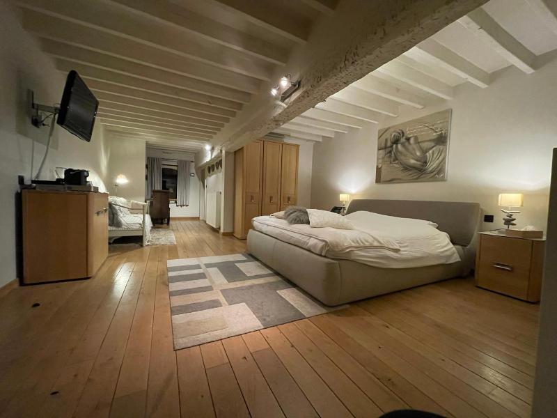 King Room with Spa Bath image 1