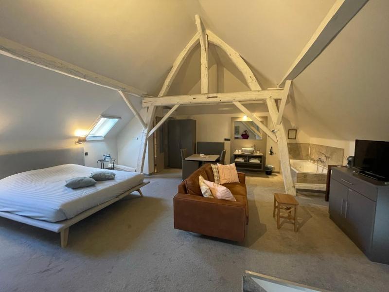 King Room with Spa Bath image 1