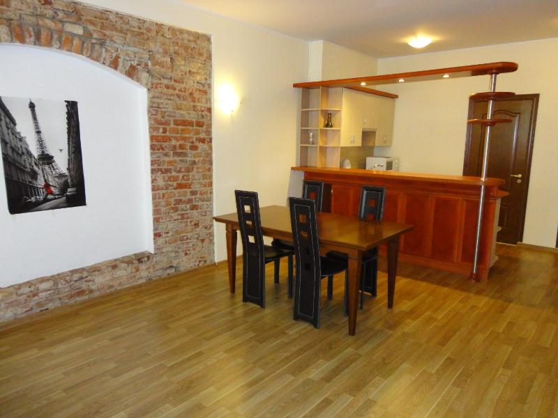 Large One-Bedroom Apartment - Second Floor image 2